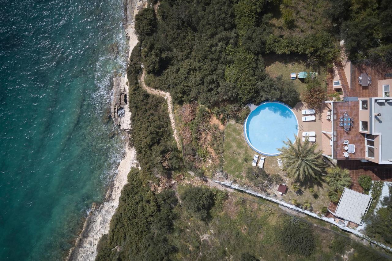 Seafront Villa Longobardi Chrissi Akti Chania Exterior foto